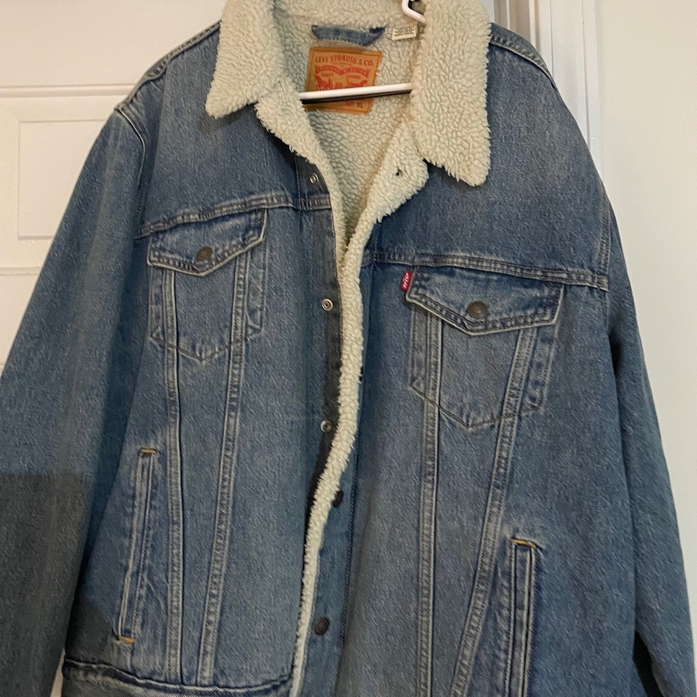 Like New Levi Sherpa Lined Jean Jacket